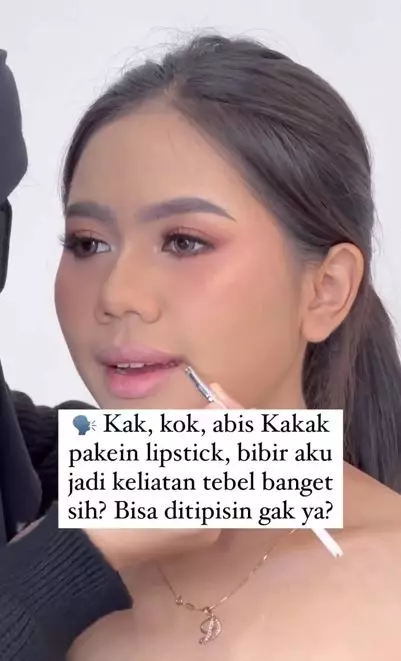 Trik dapatkan riasan bibir jadi terlihat lebih tipis Instagram