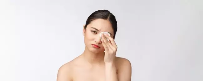 Tips membersihkan riasan mata dengan benar Berbagai sumber Tips membersihkan riasan mata dengan benar Berbagai sumber