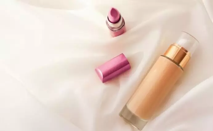 Cara merias bibir agar tampak lebih tebal freepik.com Cara merias bibir agar tampak lebih tebal freepik.com