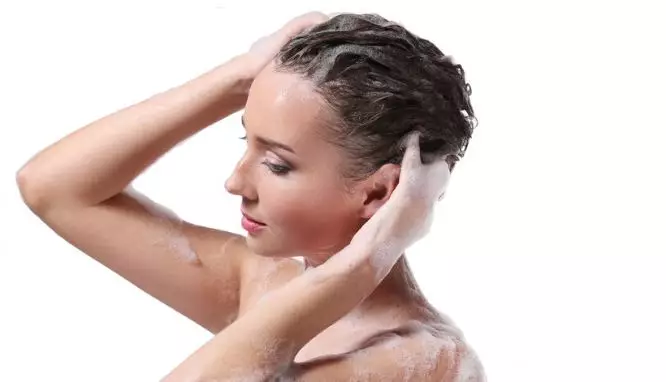 Perawatan rambut ala Marsha Aruan Berbagai sumber