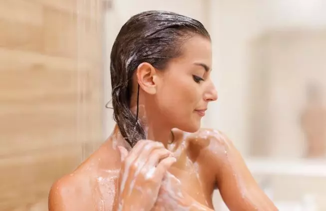 Perawatan rambut ala Marsha Aruan Berbagai sumber