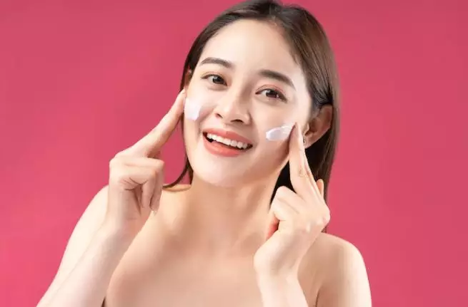 Tips makeup bagi pemilik kulit sensitif freepik.com