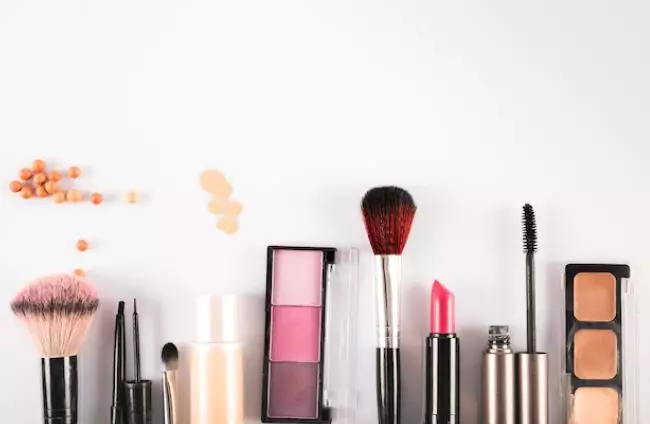 Tips makeup bagi pemilik kulit sensitif freepik.com