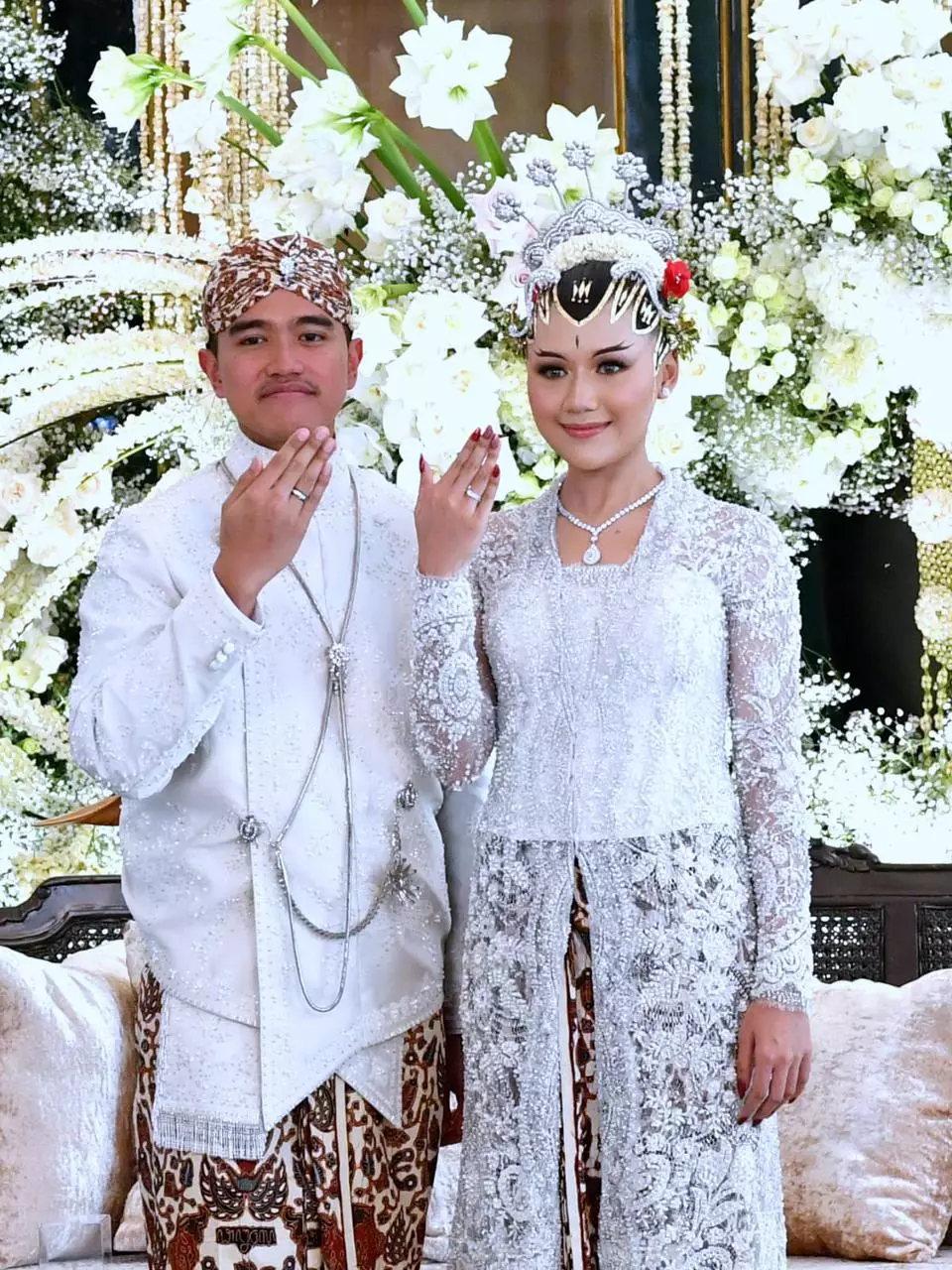 Detail makeup pengajian sampai resepsi pernikahan Erina Gudono Berbagai sumber Detail makeup pengajian sampai resepsi pernikahan Erina Gudono Berbagai sumber