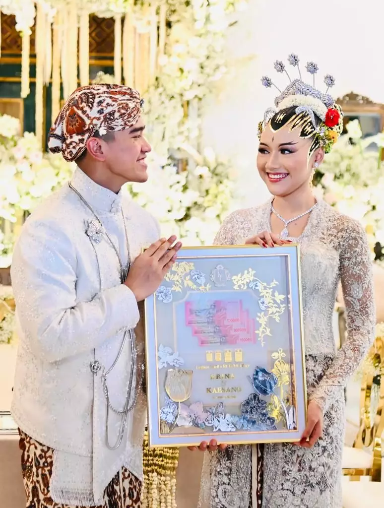 Detail makeup pengajian sampai resepsi pernikahan Erina Gudono Berbagai sumber Detail makeup pengajian sampai resepsi pernikahan Erina Gudono Berbagai sumber