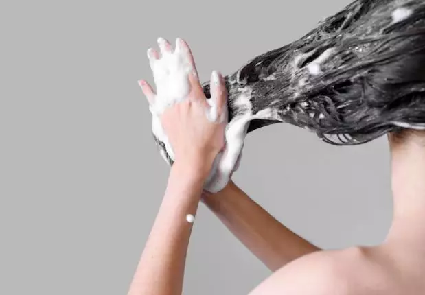 Cara memanjangkan rambut ala Anggun C Sasmi Berbagai sumber