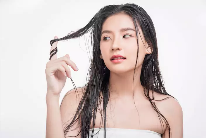 Tips menggunakan vitamin rambut Freepik.com