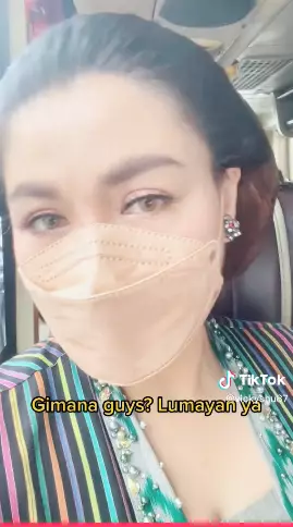 Vicky Shu pasang sanggul Berbagai sumber