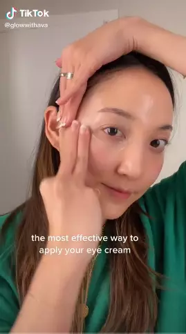  Trik simpel gunakan eye cream Berbagai sumber