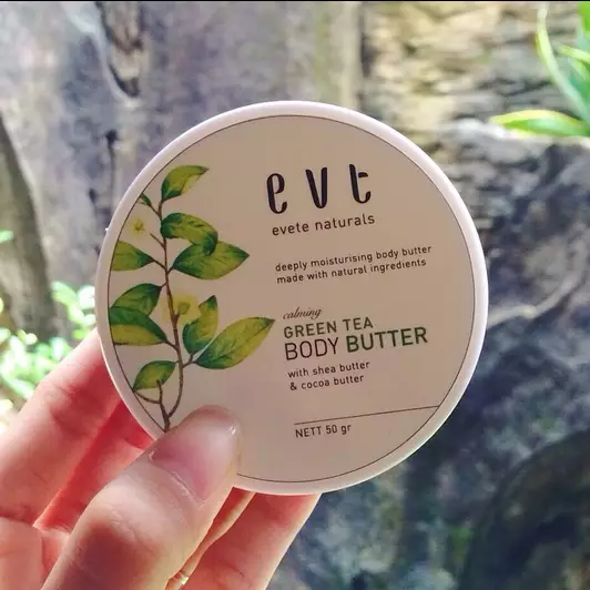 Rekomendasi body butter dengan kandungan strawberry  Berbagai sumber