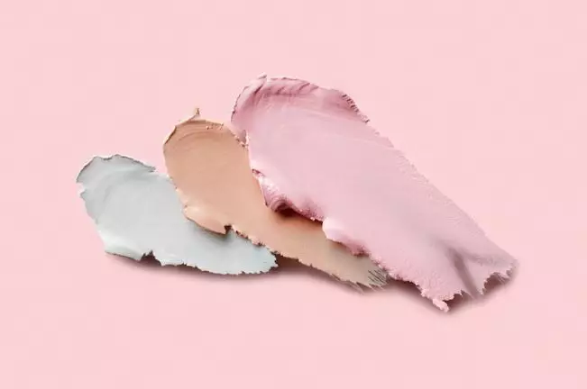 Cara gunakan concealer yang tepat agar hasil optimal freepik.com