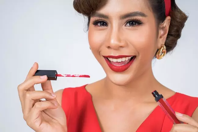  Tips memilih lipstik sesuai bentuk bibir Freepik.com