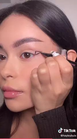 Trik simpel bikin wing eyeliner Berbagai sumber