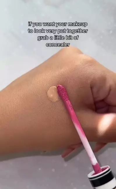 Trik simpel dapatkan tampilan blush yang lebih natural hanya pakai 2 produk Instagram Trik simpel dapatkan tampilan blush yang lebih natural hanya pakai 2 produk Instagram