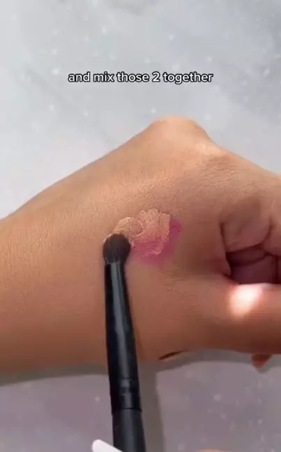 Trik simpel dapatkan tampilan blush yang lebih natural hanya pakai 2 produk Instagram Trik simpel dapatkan tampilan blush yang lebih natural hanya pakai 2 produk Instagram