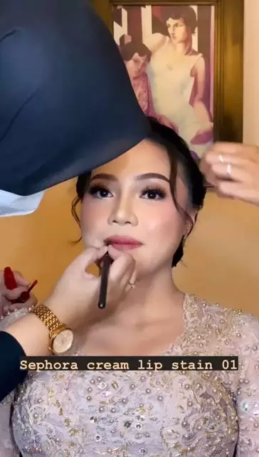 Teknik ombre lips ala MUA bikin bibir tampak lebih kenyal Instagram Teknik ombre lips ala MUA bikin bibir tampak lebih kenyal Instagram