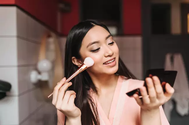 Cara membersihkan alat makeup Freepik.com