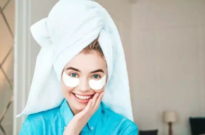 Cara gunakan masker mata agar lebih efektif freepik.com Cara gunakan masker mata agar lebih efektif freepik.com