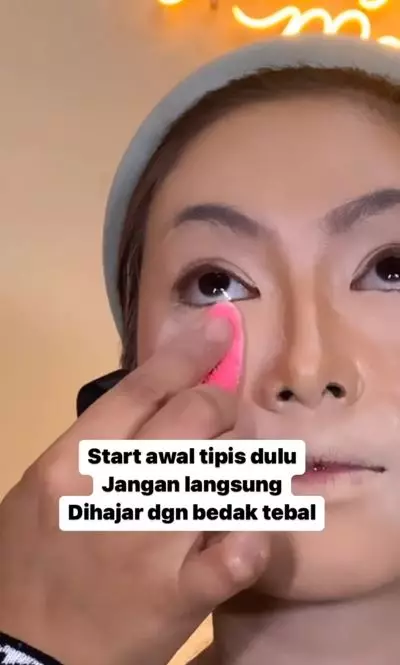 Urutan pemakaian bedak yang tepat, bikin riasan tahan lama Instagram