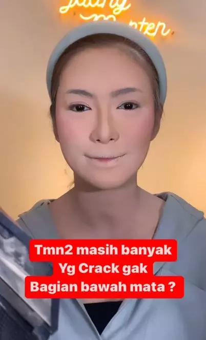 Urutan pemakaian bedak yang tepat, bikin riasan tahan lama Instagram