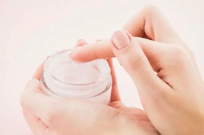 Cara gunakan face oil agar hasil optimal freepik.com