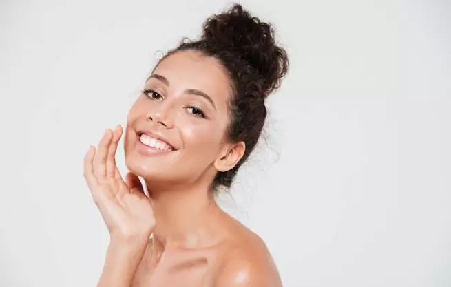 Cara gunakan face oil agar hasil optimal freepik.com