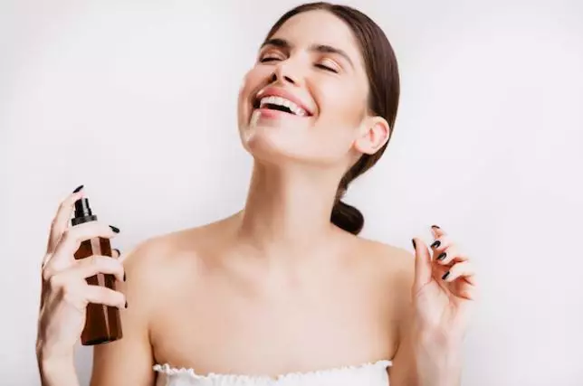 Tips gunakan eyeshadow glitter agar tetap natural dan antimenor freepik.com