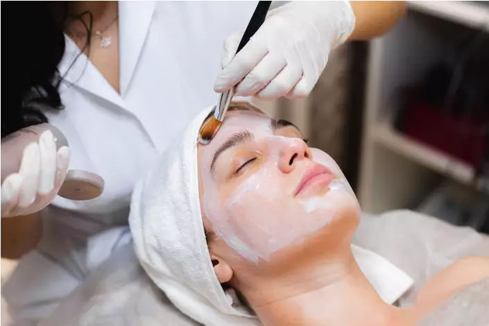 Cara perawatan wajah berjerawat ala Angela Gilsha Berbagai sumber