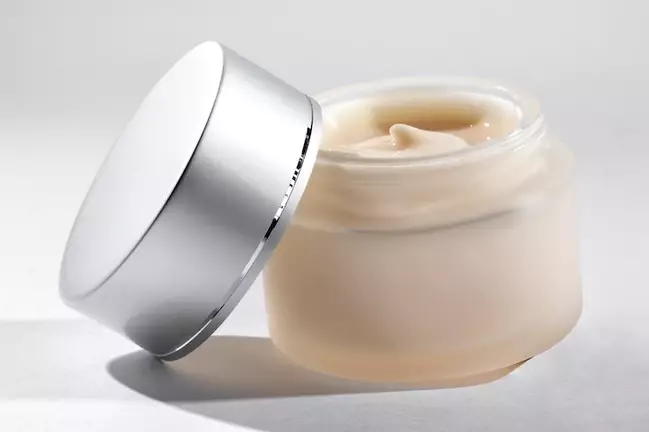 Cara perawatan wajah berjerawat ala Angela Gilsha Berbagai sumber