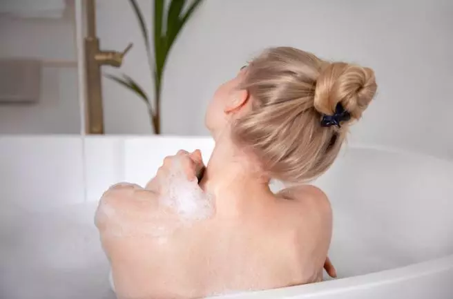 Cara pakai body scrub agar lebih efektif freepik.com