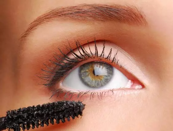 Urutan makeup sehari-hari ala Ersya Aurelia Berbagai sumber