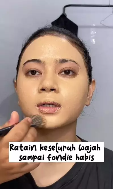 Tips mixing foundation tanpa bakar ala MUA Instagram Tips mixing foundation tanpa bakar ala MUA Instagram