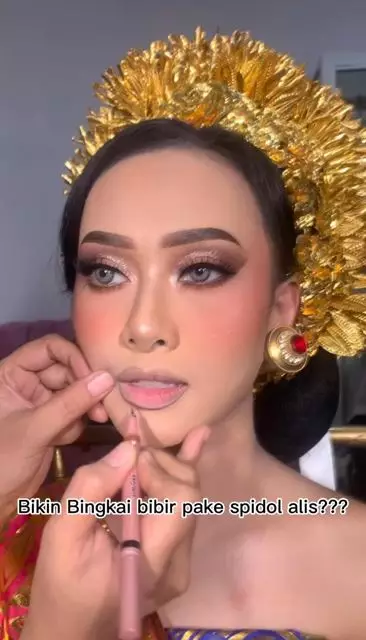 Trik membuat lip liner pakai spidol alis Instagram Trik membuat lip liner pakai spidol alis Instagram