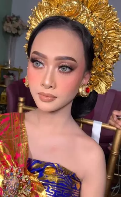 Trik membuat lip liner pakai spidol alis Instagram Trik membuat lip liner pakai spidol alis Instagram