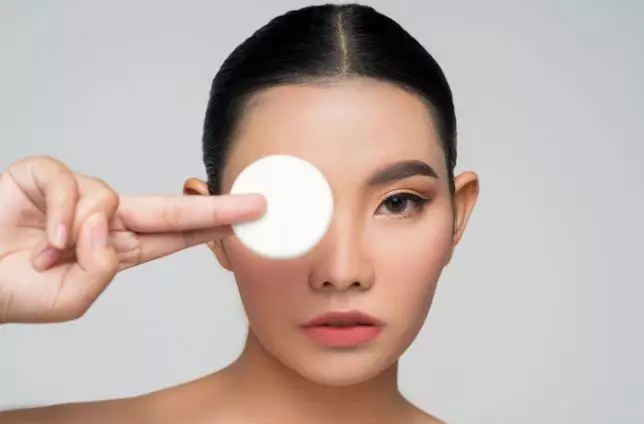 Cara gunakan BB Cushion untuk dapatkan riasan flawless freepik.com