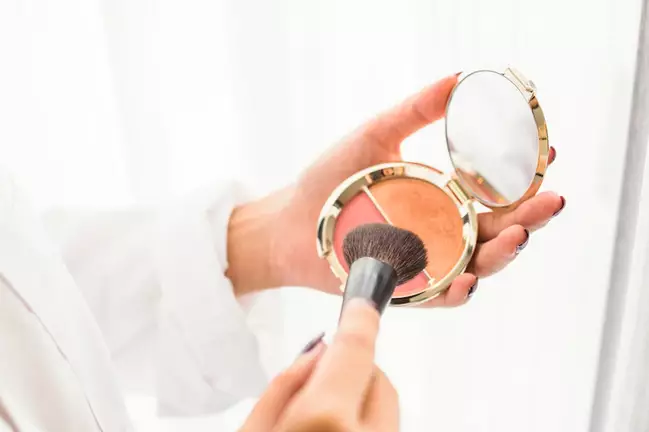 makeup ala pesinetron Rachquel Nesia  Berbagai sumber