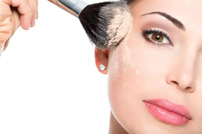 Tips mengatasi warna foundation yang tidak sesuai freepik.com