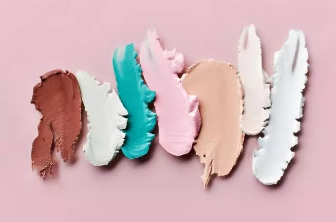 Tips mengatasi warna foundation yang tidak sesuai freepik.com