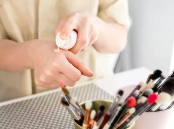 Tips mengatasi warna foundation yang tidak sesuai freepik.com