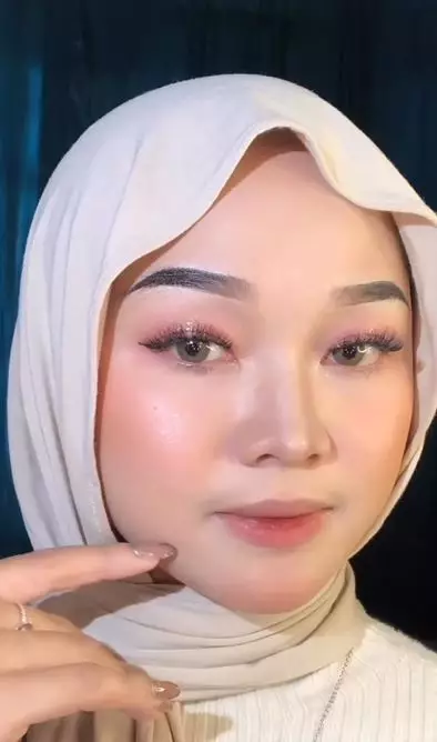 Tutorial makeup untuk pesta outdoor tanpa foundation Instagram