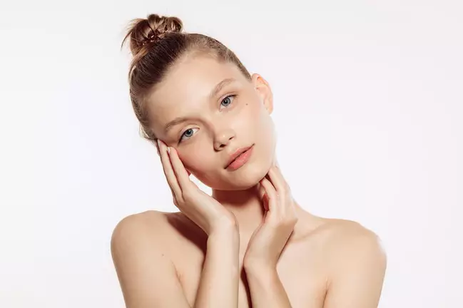 Step daily makeup ala Sandrinna Michelle  Berbagai sumber