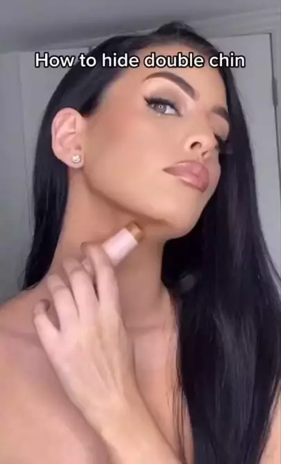 Trik hilangkan double chin ala beauty enthusiast Instagram