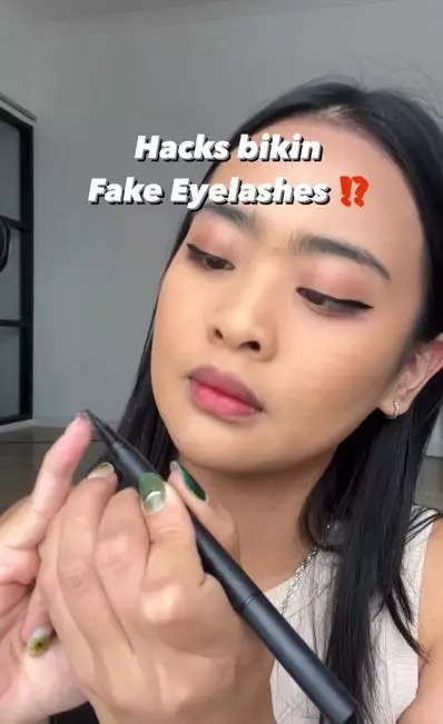 Beauty hack membuat fake eyelashes pakai kuku Instagram