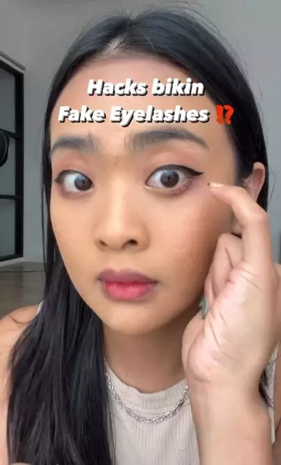 Beauty hack membuat fake eyelashes pakai kuku Instagram