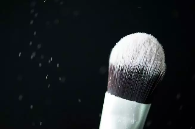 Langkah bersihkan brush makeup agar wajah bebas iritasi freepik.com Langkah bersihkan brush makeup agar wajah bebas iritasi freepik.com