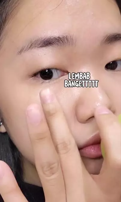 Cara hasilkan riasan bawah mata flawless dan anticrack tanpa color corrector Instagram