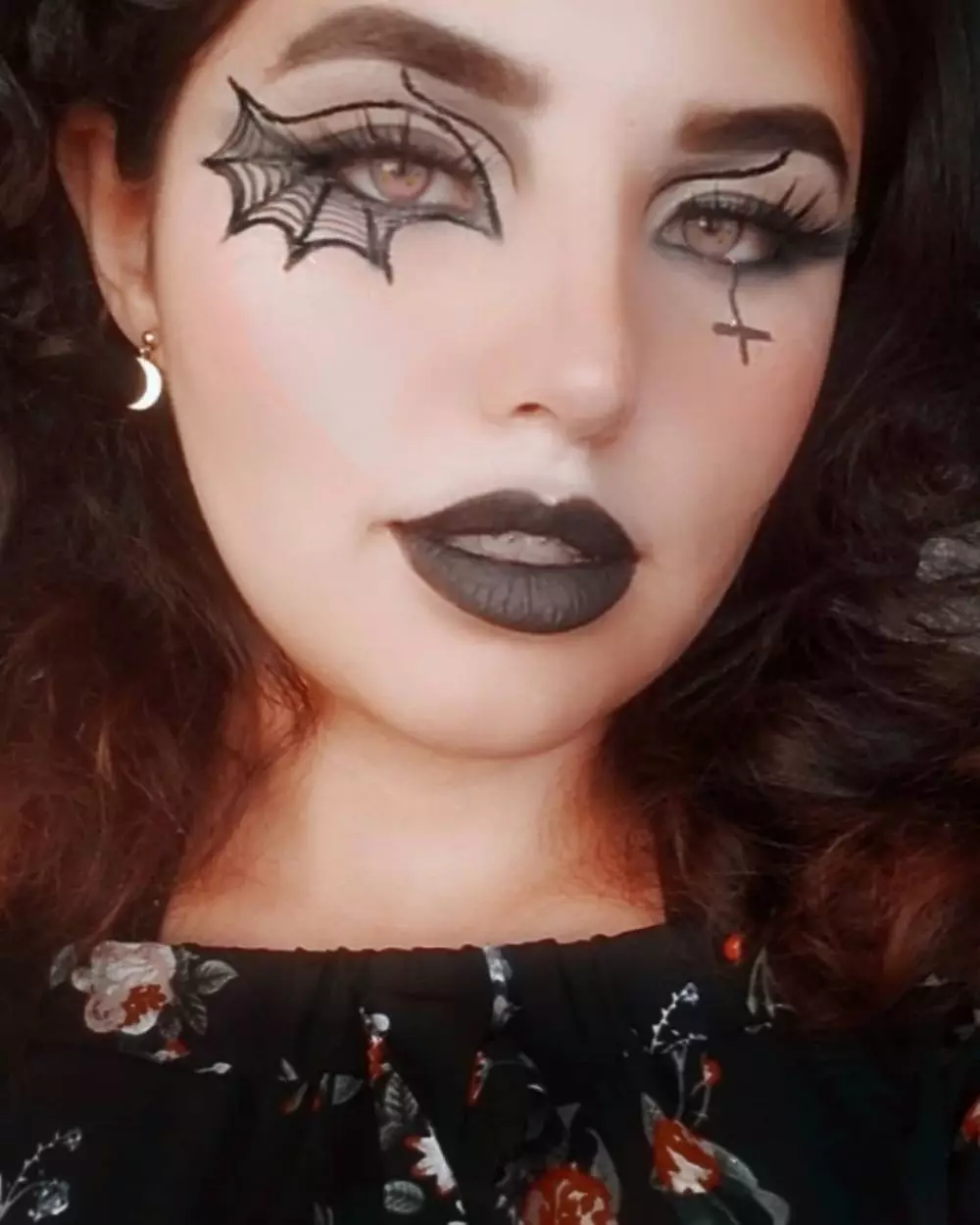 trik membuat look makeup gothic Berbagai sumber