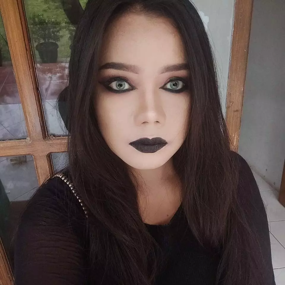 trik membuat look makeup gothic Berbagai sumber