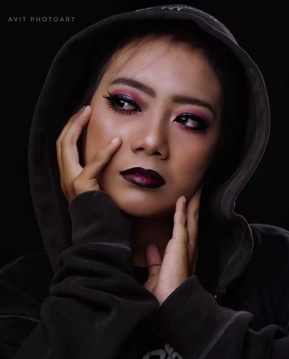 trik membuat look makeup gothic Berbagai sumber