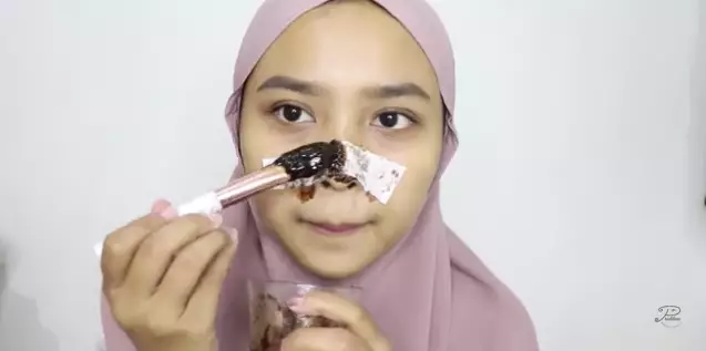 Trik menghilangkan komedo pada wajah pakai bubuk kopi Berbagai sumber